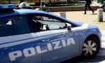 Accoltella alla testa la compagna per motivi di gelosia e scappa