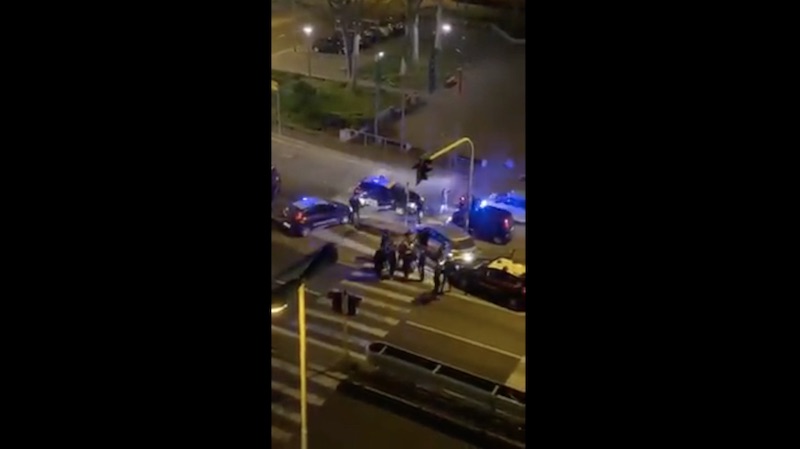 Non si ferma all’alt: 10 chilometri di inseguimento, poi si schianta VIDEO