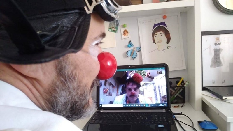 Bambini ricoverati, videochiamate dei clown per portare allegria ai piccoli