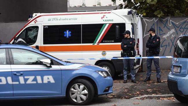 Donna trovata morta nel suo appartamento di via Lorenteggio: indagini in corso