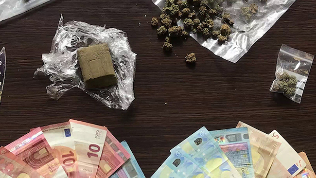 In casa nascondeva hashish e marijuana: arrestato 44enne