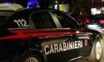 Rapinatore (con mascherina) prende a calci una donna per rubarle il cellulare: arrestato