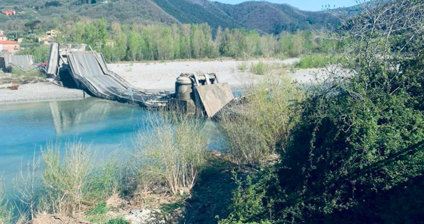 È crollato un ponte di una strada al confine tra Toscana e Liguria VIDEO