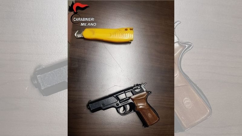 Tenta di rapinare la farmacia armato di pistola e taglierino: arrestato dai carabinieri