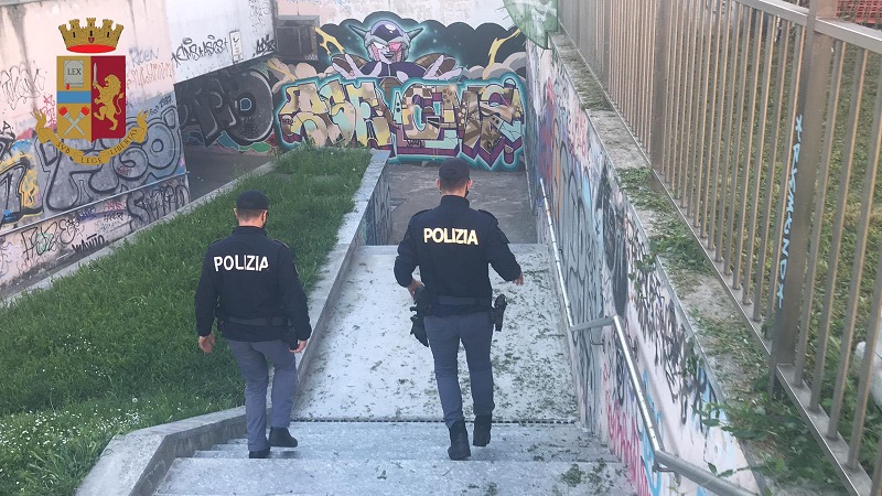 Responsabile di due violenze sessuali: 22enne fermato dalla polizia. VIDEO