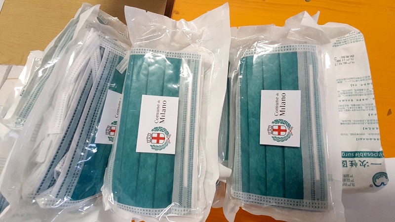 Le associazioni di primo soccorso consegnano mascherine alle famiglie