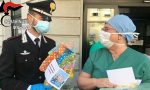 I carabinieri distribuiscono uova e colombe negli ospedali