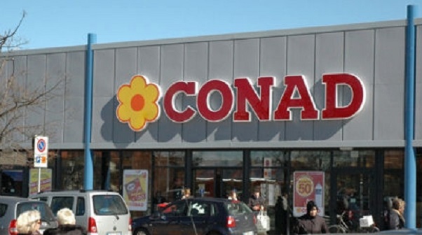 Spesa sospesa all’associazione neofascista, Conad: “Nostra etica diversa, stop alla collaborazione”