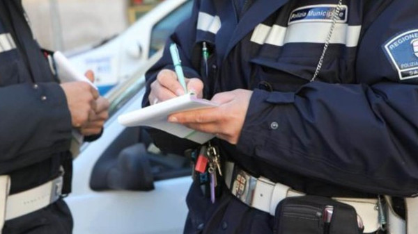 A Buccinasco multe annullate per chi ha fatto la spesa ad Assago: è polemica