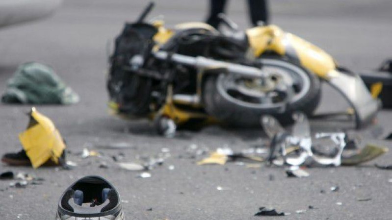 Scontro tra moto e furgone: 20enne in gravissime condizioni