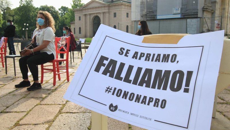 Ristoratori manifestano a Milano: multati con 400 euro di sanzione