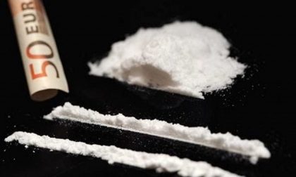 Spaccia cocaina a 83 anni: arrestato dalla polizia