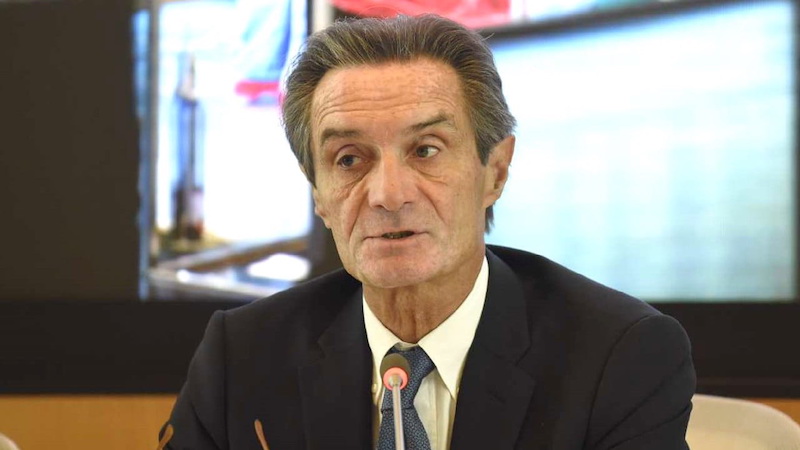 Il presidente Fontana: “Lunedì in Lombardia riaprono bar, ristoranti e parrucchieri”