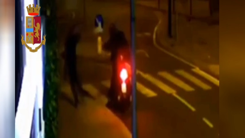 Gambizzano uomo in mezzo alla strada con due spari: arrestati VIDEO