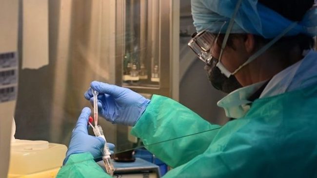 Il bollettino di oggi il Lombardia, 3 maggio: dimezzati i tamponi rispetto a ieri, aumentano i ricoveri