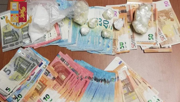 Oltre 200 grammi di cocaina nascosta in casa: arrestati tre spacciatori