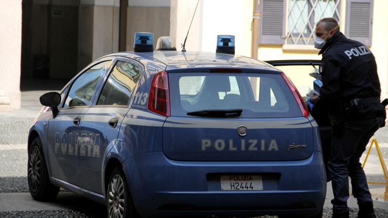 Droga nascosta sul balcone e nel reggiseno: la polizia arresta quattro spacciatori