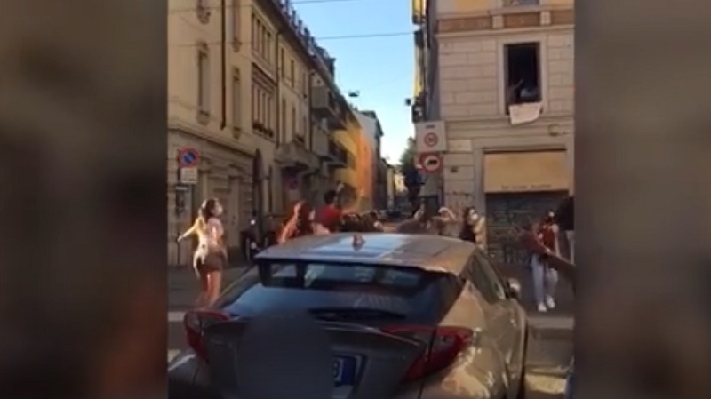 Festa in strada, Sala diffida i due dj: “Non siamo sul set di Grease” VIDEO