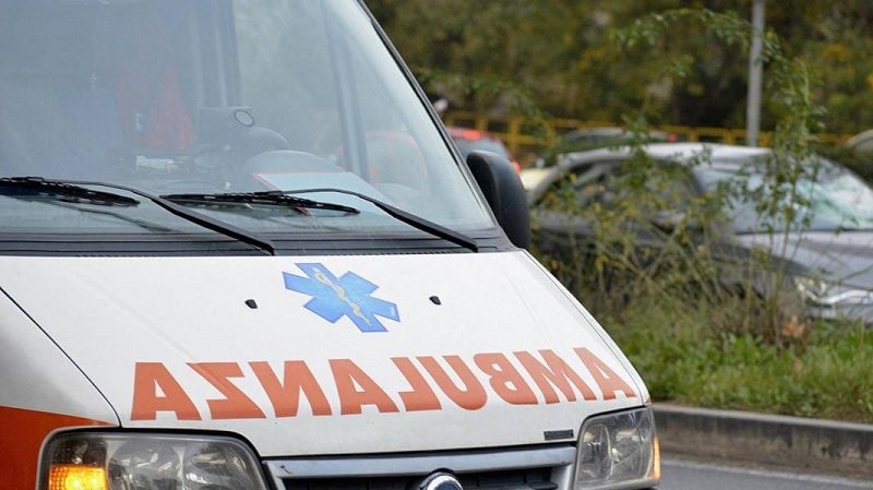 Pedone investito in via Foscolo: interviene l’ambulanza