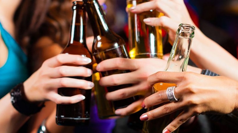 Milano, a Capodanno stop all’asporto di alcolici e bevande in vetro e lattine