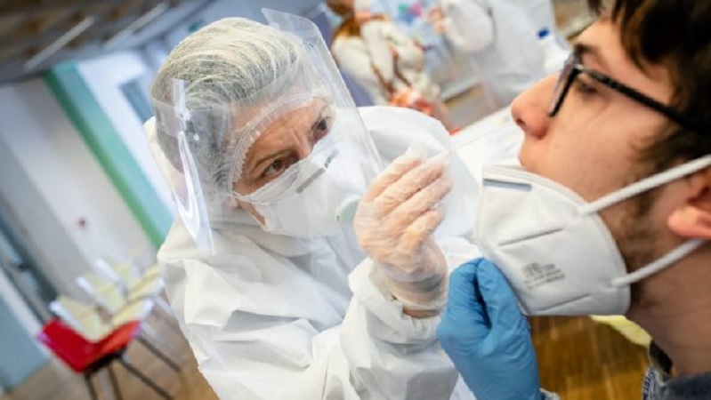 Da domani, lunedì 11 maggio, anche i medici di base potranno prescrivere i tamponi