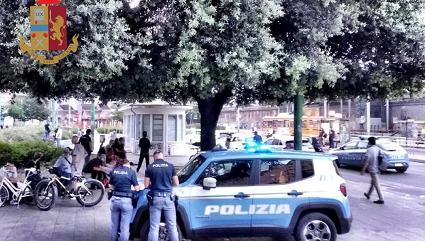 Controlli in piazza Bottini: identificate 41 persone e indagati due pusher