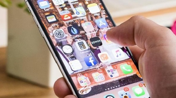 “FdI non partecipa alle commissioni perché vuole lo smartphone”