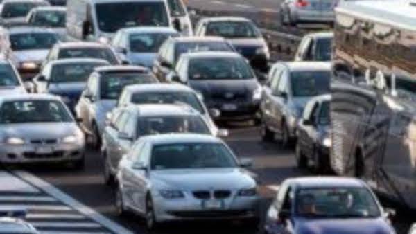 Incidente lungo la Vigevanese: un ferito e traffico in tilt