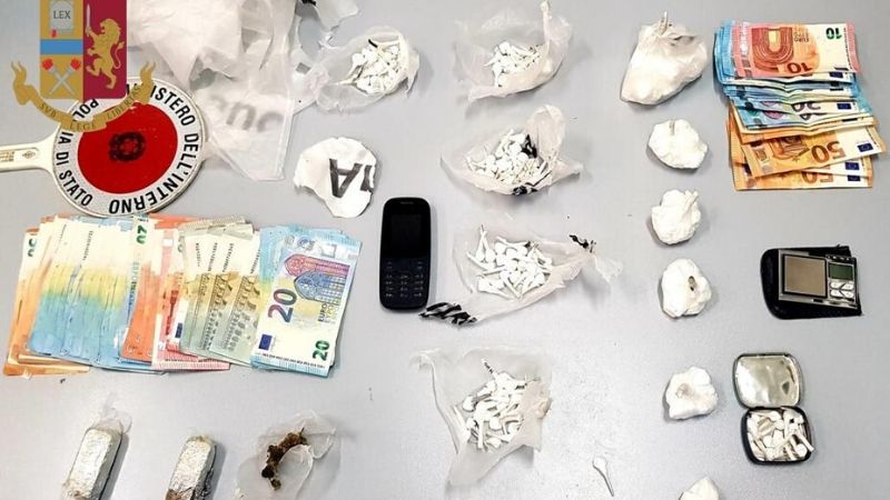 Cocaina, hashish e shaboo: la polizia arresta 5 spacciatori