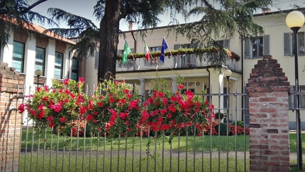 Famiglie con animali, giovani e disoccupati: un milione di euro dal Comune