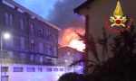 Devastante incendio divora due appartamenti: evacuate le famiglie VIDEO