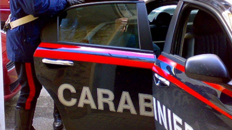Aggredisce la madre e la minaccia di morte per 550 euro: arrestato