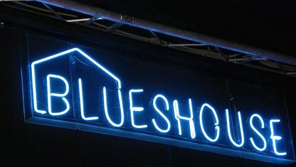 Crisi da covid, il Blues House chiude e spegne il suo neon blu