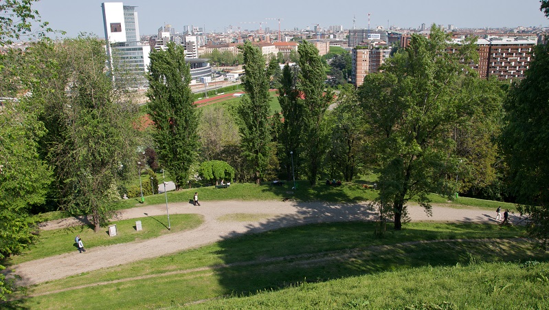 Donna violentata al parco Monte Stella in pieno giorno