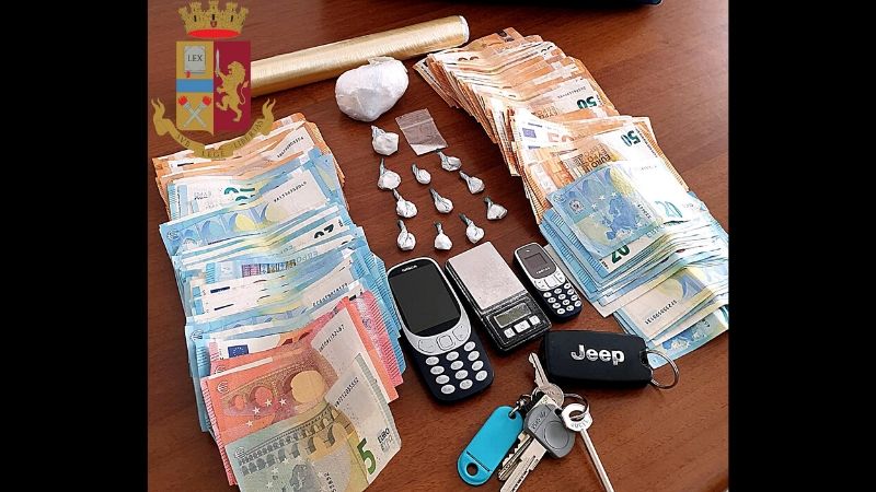 Spacciatore ignora l’alt dei poliziotti, inizia un lungo inseguimento