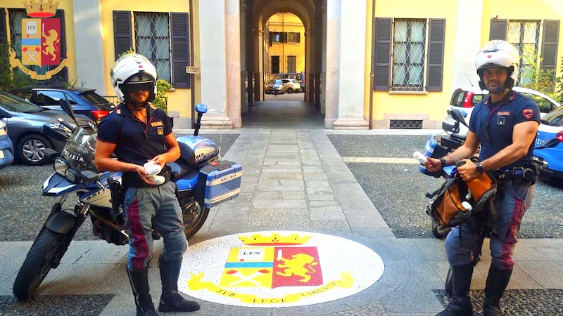 Sette etti di marijuana nascosti nello zaino: la polizia arresta un 22enne
