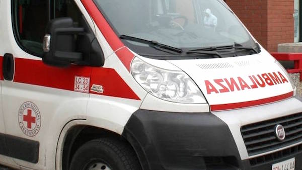 Travolta in monopattino da un furgone: 31enne in condizioni disperate