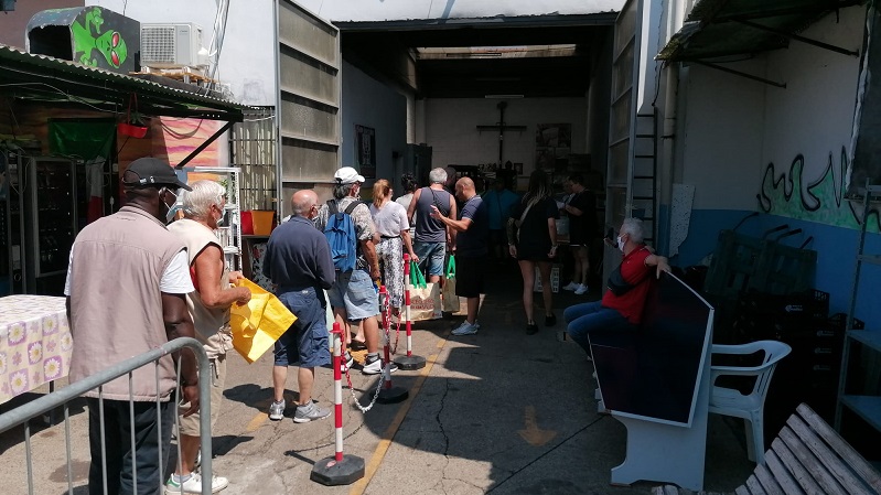 Cibo gratis per chi è in difficoltà all’Area 51 di Genny Speria