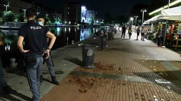 Notte di sangue in Darsena: due uomini in gravissime condizioni