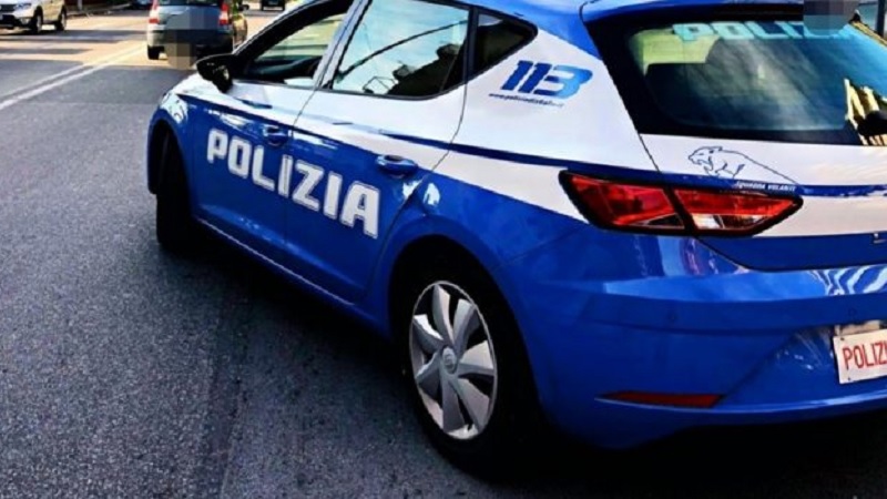 Ladra finge di conoscere un’anziana per rubarle l’anello: arrestata con due complici