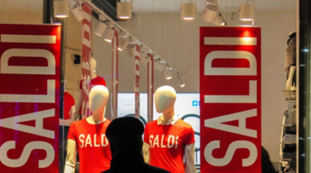 Partono in anticipo i Saldi estivi 2020: ecco quando iniziano gli sconti a Milano e in Lombardia
