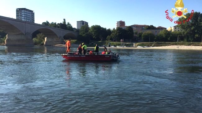 Si tuffa nel Ticino: 16enne trovato morto dopo due ore di ricerche FOTO