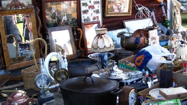 Truffato dall’antiquario in cerca di pezzi di valore: “Attenzione a chi fate entrare in casa”