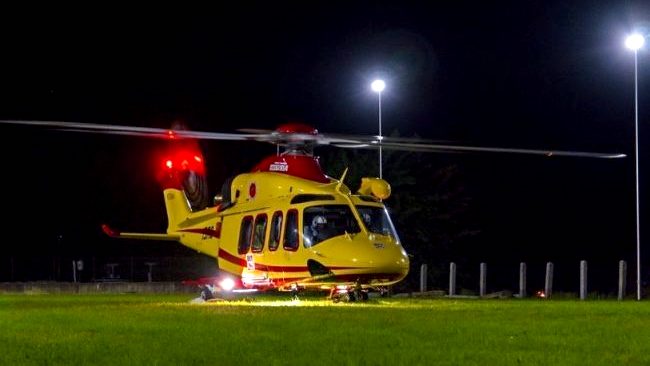 Brutta caduta dal monopattino per un 15enne: è grave