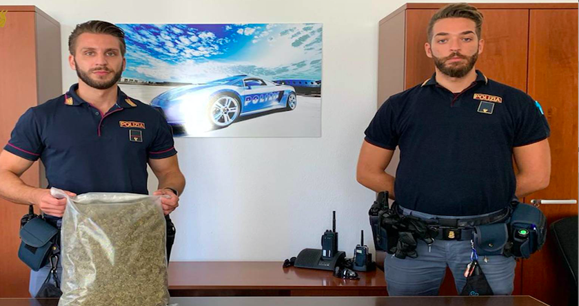 Droga nascosta in casa: tre arresti della polizia