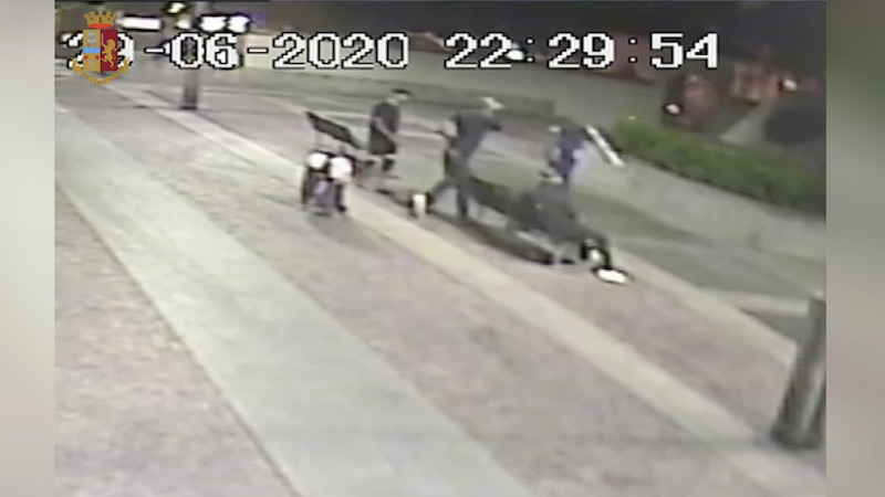 Sfregiò due clochard: preso l’aggressore. Il video degli accoltellamenti