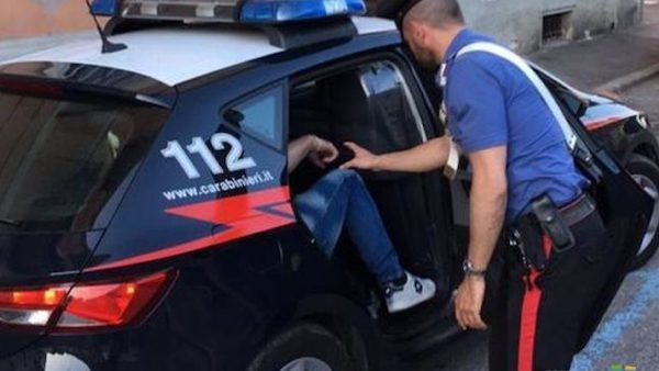 Vendevano macchine usate, poi sparivano con i soldi senza consegnare le auto