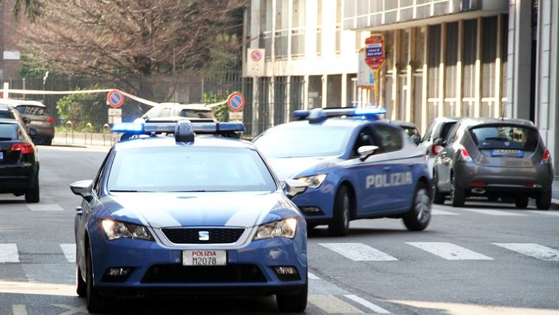 Beccato dalle telecamere: in arresto il rapinatore seriale dei negozi di abbigliamento VIDEO