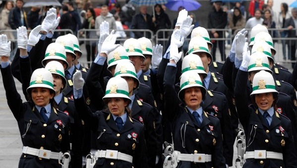 Si cercano agenti “di bella presenza”, polemica sulla mail ricevuta dai ghisa