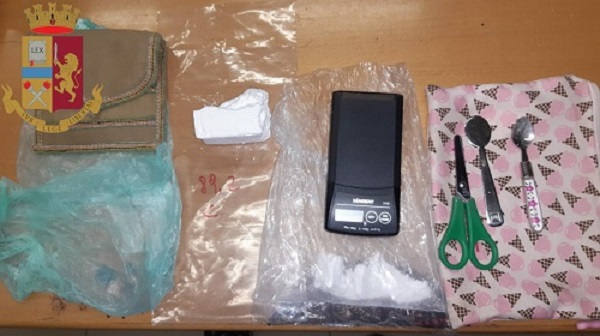 Spaccia cocaina in casa al Lorenteggio: 44enne arrestato dalla polizia